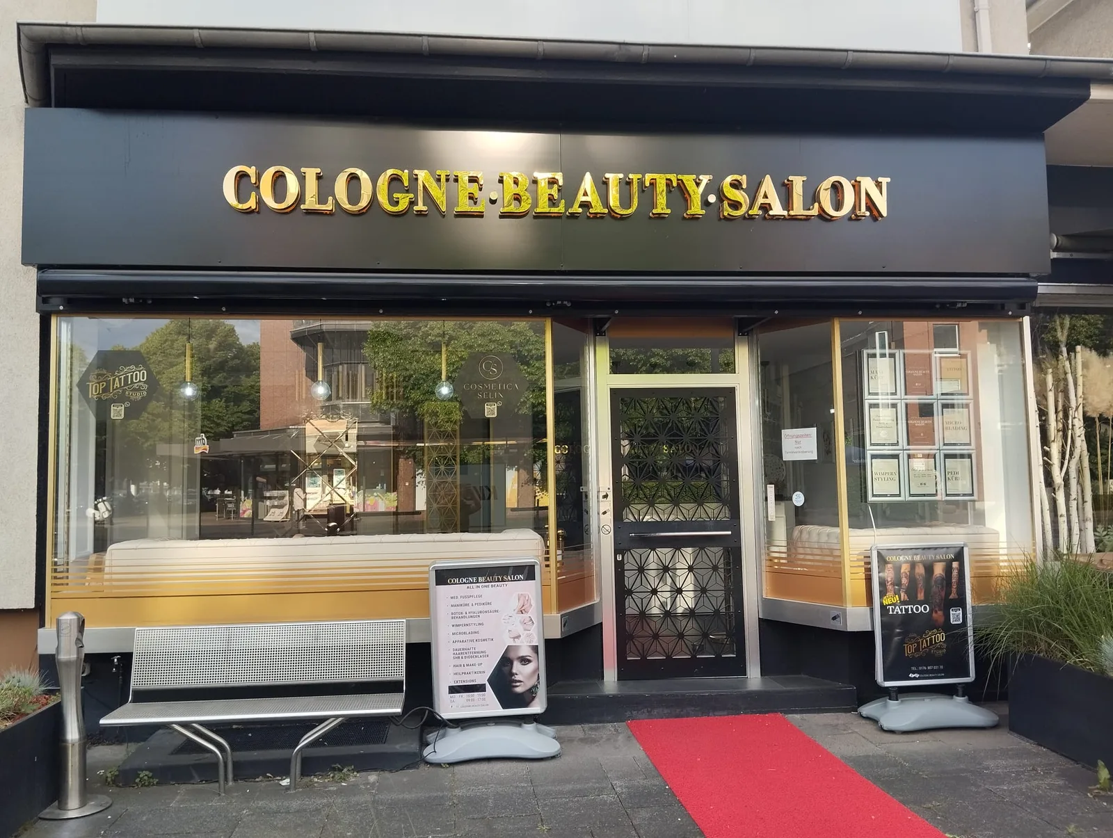 Eingang des Cologne Beauty Salon an der Niehler Straße 325 in Köln